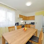 Blackbird Apartment *